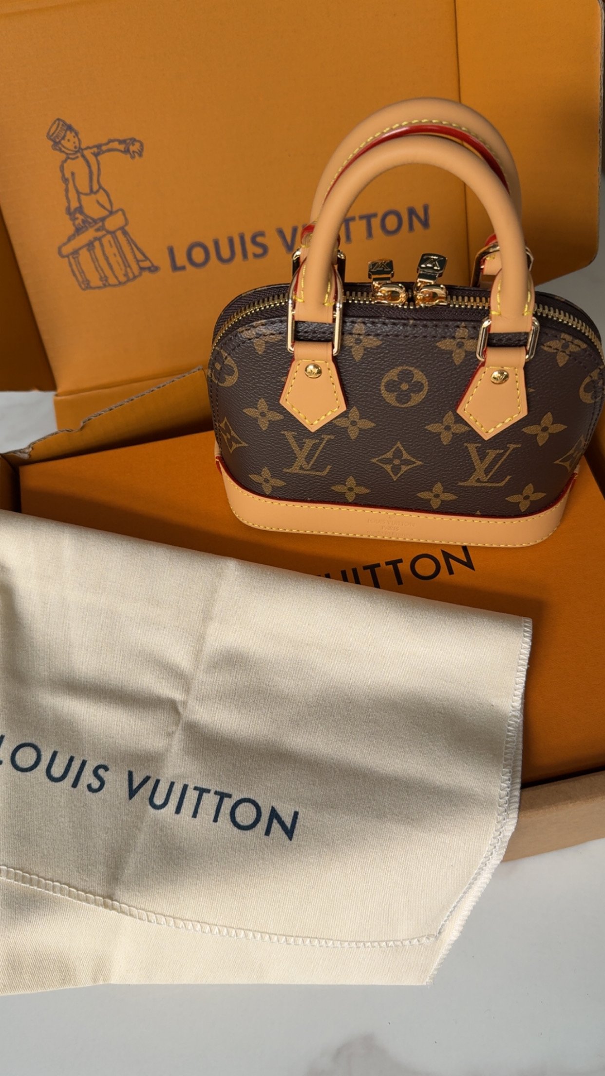 Louis Vuitton bb alma